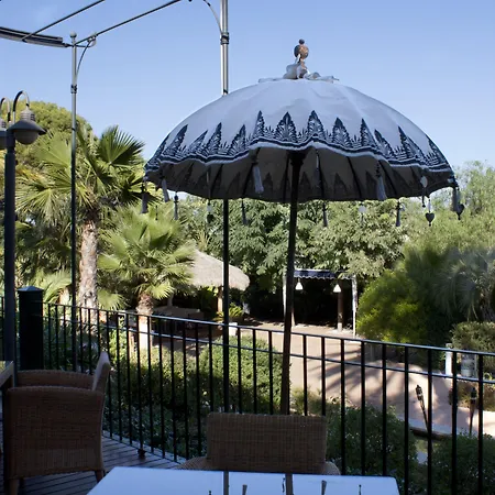 Mr Les Rotes Szálloda