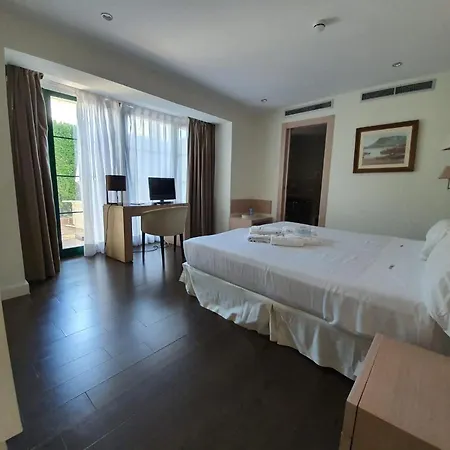 Mr Les Rotes Дения