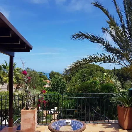 Mr Les Rotes Отель