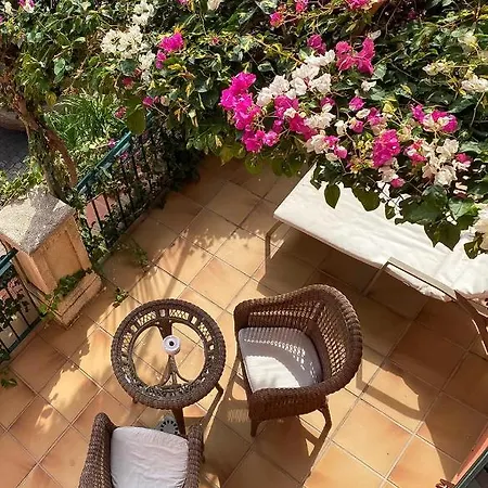 فندق Mr Les Rotes 4*