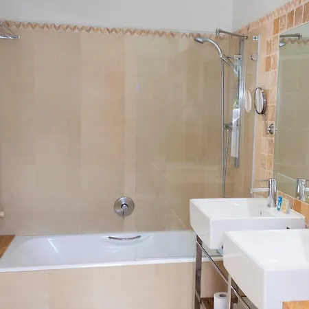 فندق Mr Les Rotes 4*
