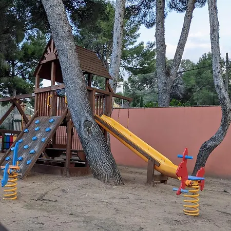 Mr Les Rotes فندق دينايا
