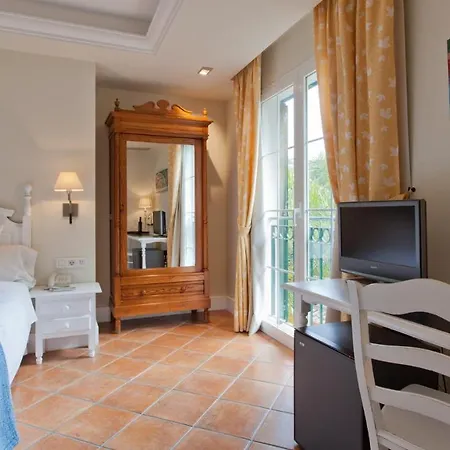 Mr Les Rotes Hotel 4*