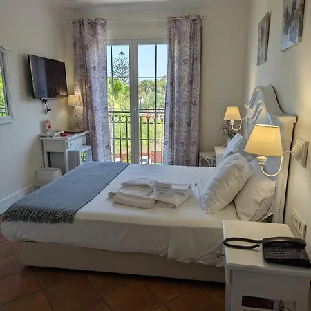 Mr Les Rotes Otel 4*