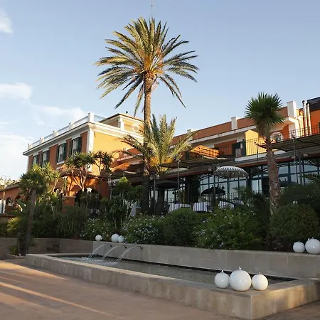 Mr Les Rotes Hotel 4*