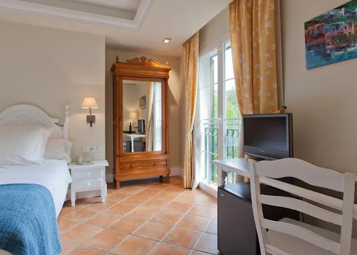 Mr Les Rotes Hotel 4*