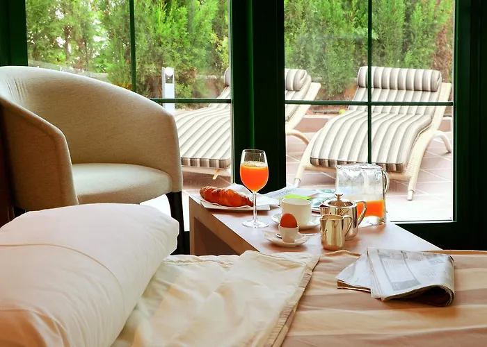 Mr Les Rotes Hotel 4*